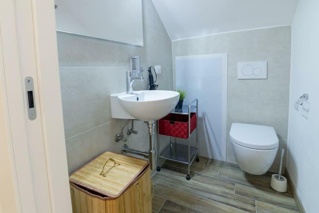 Miniloft Rosso - Mini-Loft Sanremo Centro. Wifi & Aria Condizionata Apartment Exterior photo